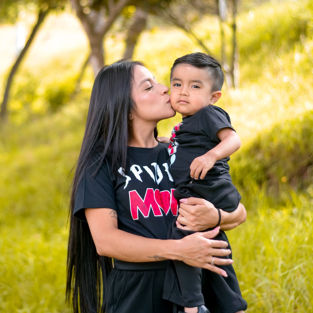 files/madre_hijo_1x1_75588bd9-65d7-45f9-8452-705dbc0b6f48.jpg